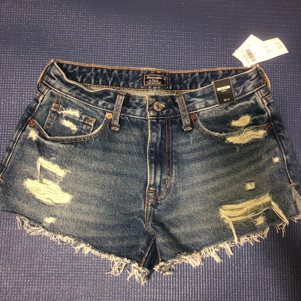 ABERCROMBIE LOW RISE DENIM SHORTS💙🖤